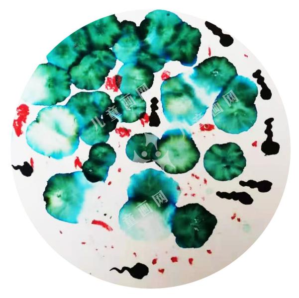 荷叶下的小蝌蚪