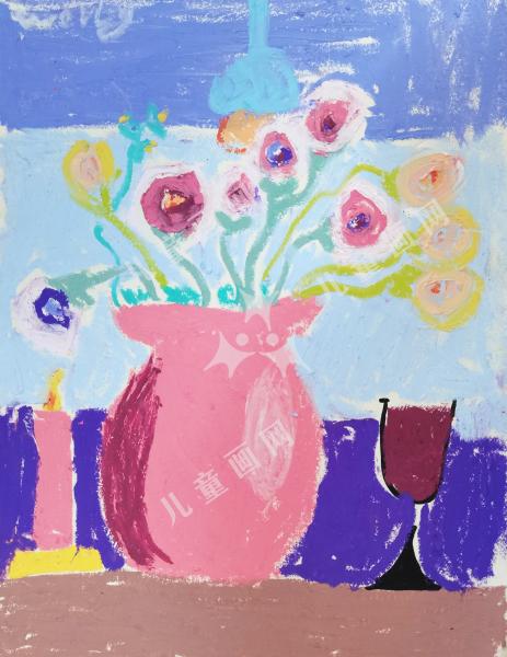 装在粉色瓶子里的花