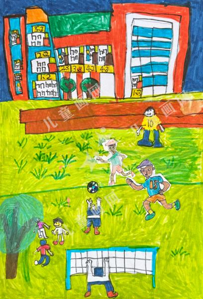 学校的足球场地真热闹